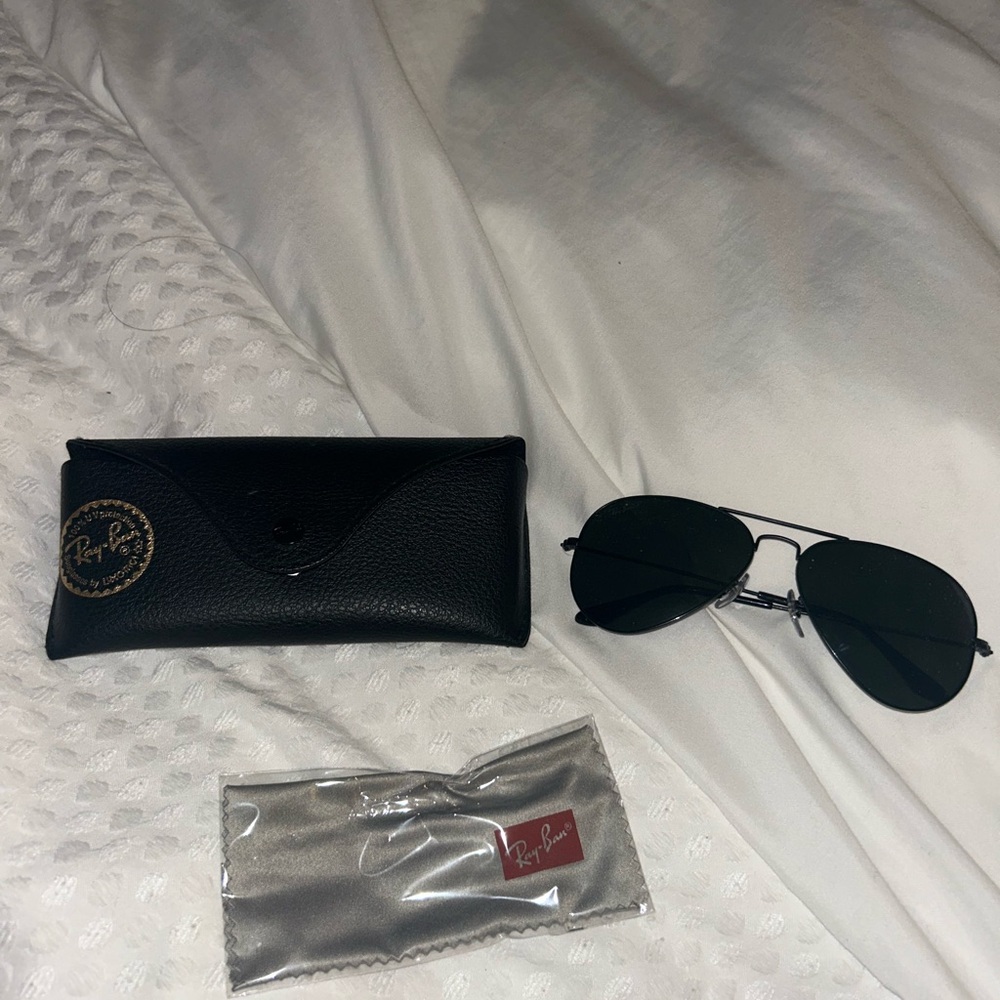Ray-Ban Black Polarized Aviator Sunglasses